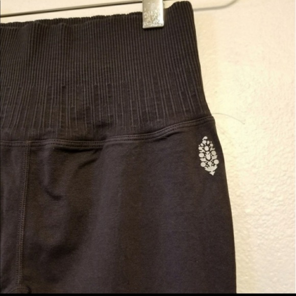 Free People Movement Good Karma/Shanti capris - Picture 11 of 15